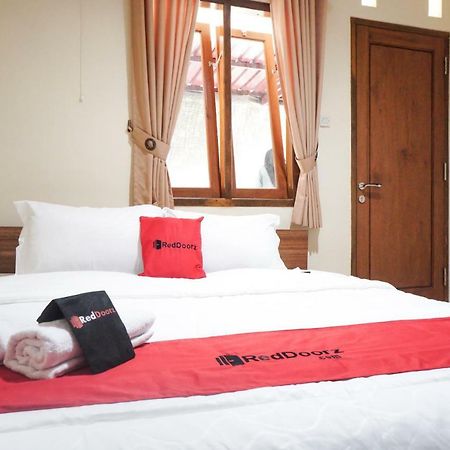 RedDoorz Syariah near Exit Tol Madyopuro Hotel Malang Bagian luar foto
