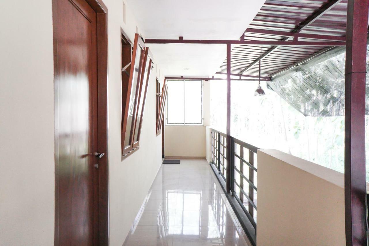 RedDoorz Syariah near Exit Tol Madyopuro Hotel Malang Bagian luar foto