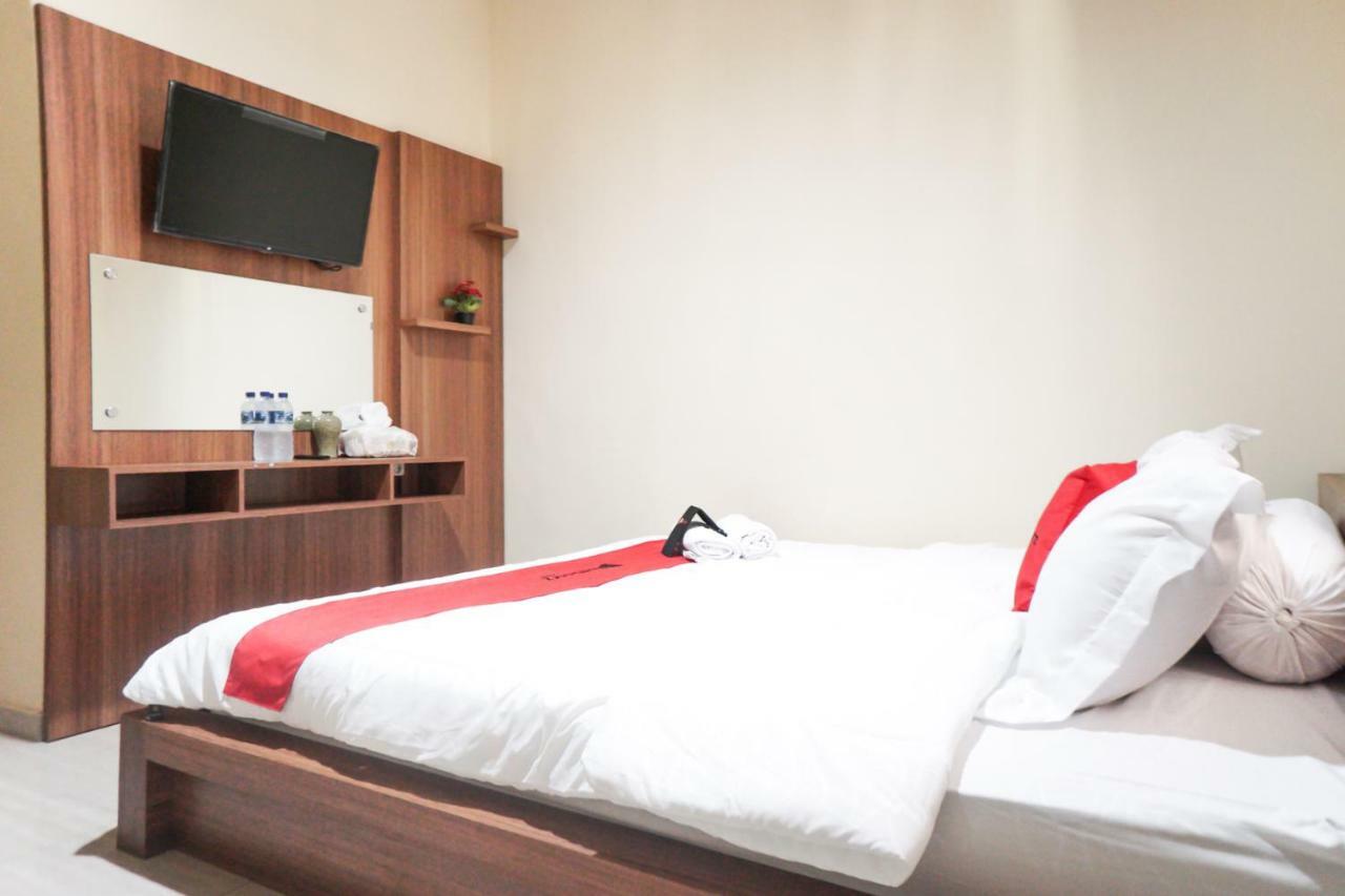 RedDoorz Syariah near Exit Tol Madyopuro Hotel Malang Bagian luar foto